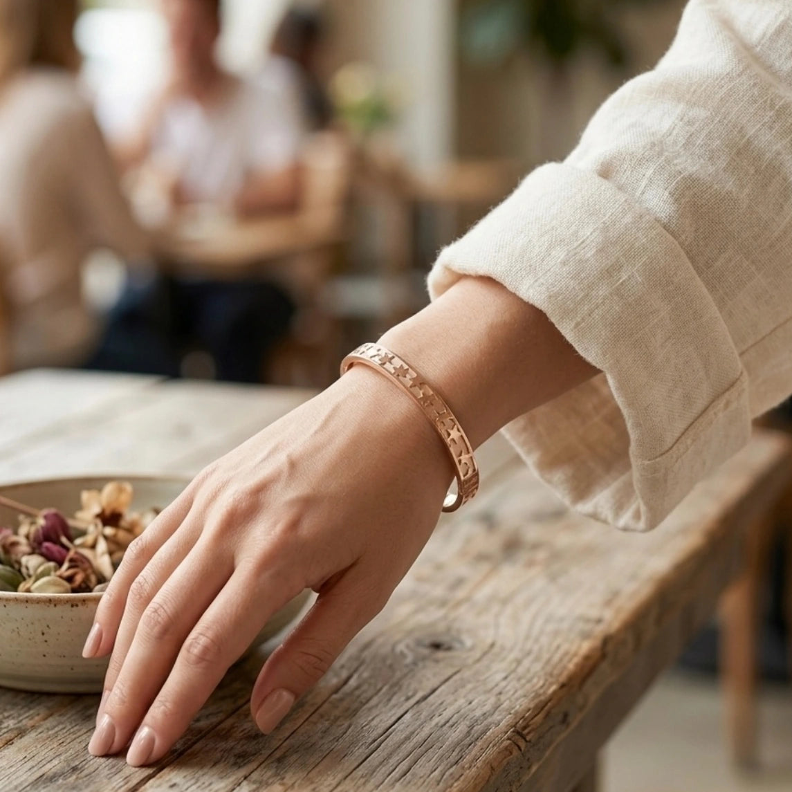 Star-Engraved Rose Gold Cuff Bangle – Nische