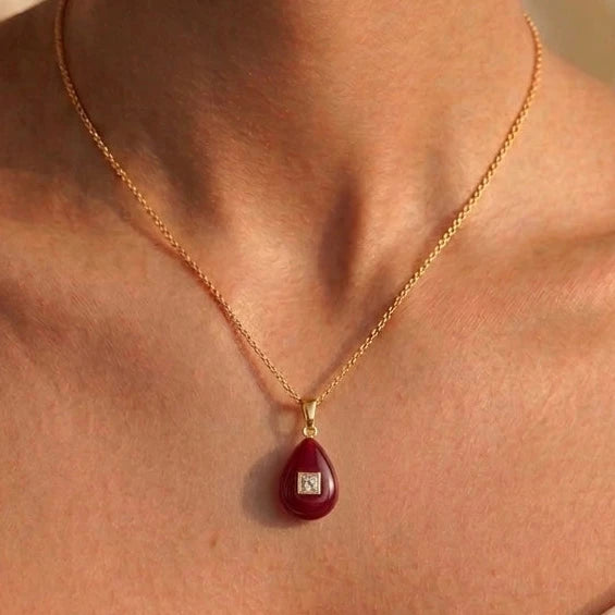 Burgundy Teardrop Pendant Necklace – Nische