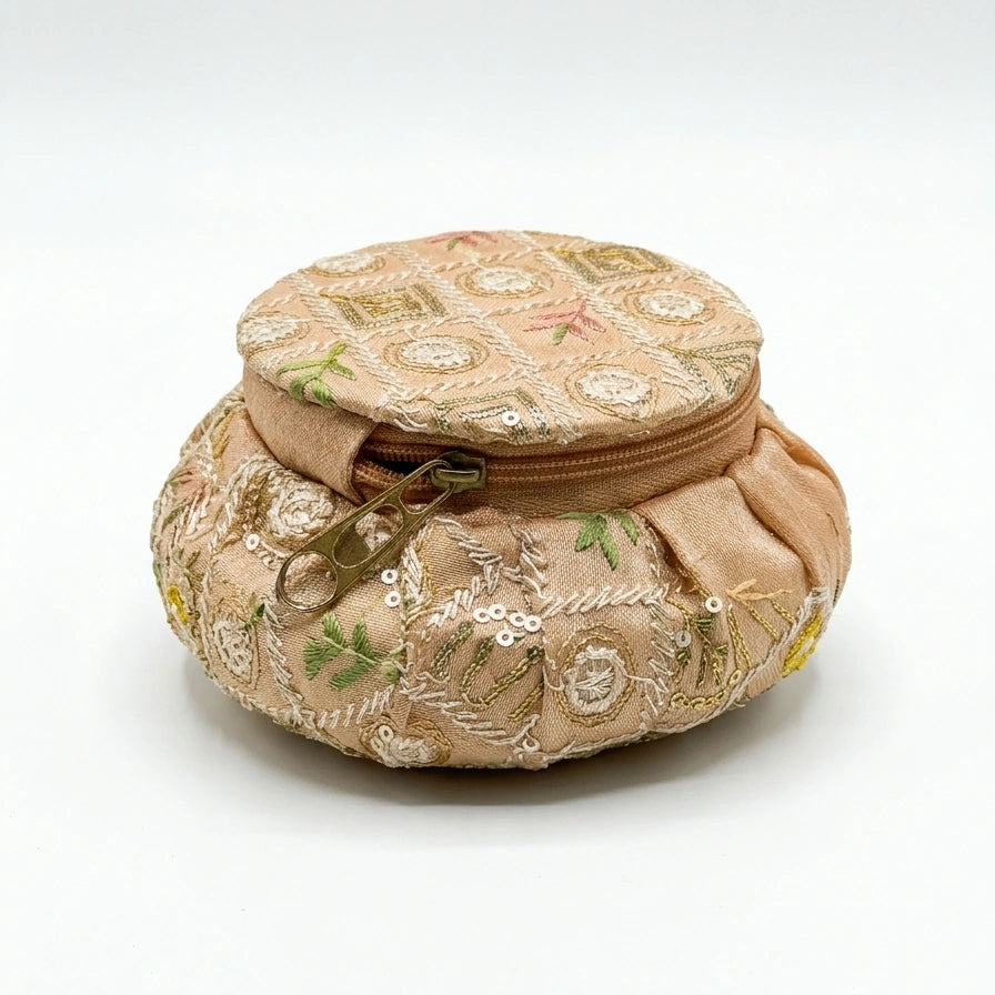 Embroidered Jewelry Organizer – Nische