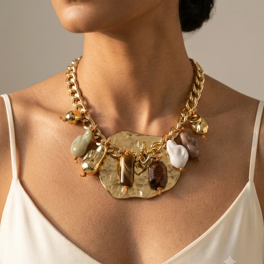 The Golden Pebble Choker – Nische