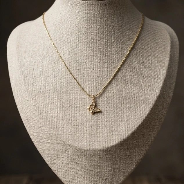 Elegant gold pendant necklace for women