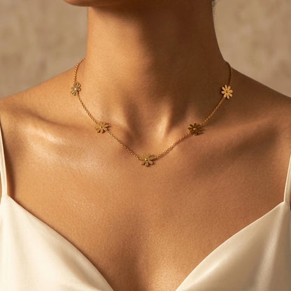 Elegant gold pendant necklace for women